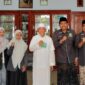 Pengurus PC IPNU dan IPPNU Sumenep saat bersilaturahim dengan Abuya Busyro Karim di Ponpes Al Karimiyah Braji, Kecamatan Gapura.