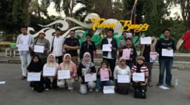 Aliansi BEM Sumenep dan Koalisi Masyarakat Sipil menggelar aksi mimbar rakyat di Taman Bunga Sumenep, Minggu (21/6/2026).