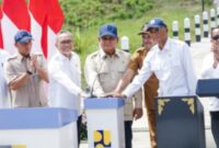 Presiden Prabowo Subianto meresmikan pembangunan ruas jalan melalui program Inpres Jalan Daerah di Kabupaten Sampang, Jawa Timur, Selasa (23/6/2026).