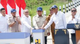 Presiden Prabowo Subianto meresmikan pembangunan ruas jalan melalui program Inpres Jalan Daerah di Kabupaten Sampang, Jawa Timur, Selasa (23/6/2026).