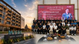 Suasana penyambutan General Manager baru MYZE Hotel Sumenep, Akfian Farado Gusti, yang dipimpin Direktur Operasional Hasyim bersama jajaran manajemen dan ARTOTEL Group sebagai langkah memperkuat inovasi serta pelayanan kepada tamu.
