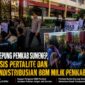 Massa aksi Aliansi BEMSU menggelar demonstrasi di depan Kantor Pemkab Sumenep untuk menyoroti krisis Pertalite dan dugaan pendistribusian BBM milik pemerintah daerah yang tidak sesuai peruntukan.