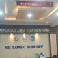 Ruang lobi Kantor Bersama (KB) Samsat Sumenep yang menjadi lokasi pelayanan administrasi kendaraan bermotor. Sejumlah warganet mengeluhkan adanya biaya administrasi tambahan dan biaya parkir saat mengurus perpanjangan STNK lima tahunan.